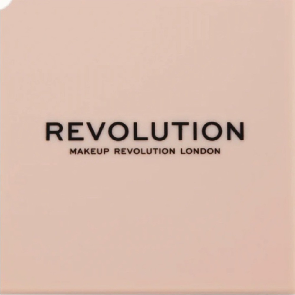 Makeup Revolution Brown and Cream Bronzer & Contour Palette Medoum - Picture 2 of 5